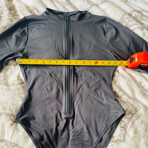 Skims swim suit - Picture 8 of 9